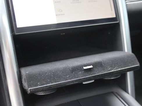 Certified 2024 Land Rover Discovery Dynamic SE image 21