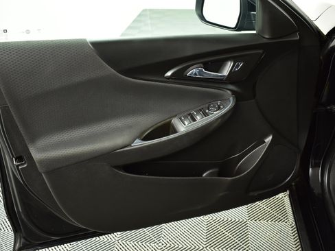 Used 2016 Chevrolet Malibu LT image 8