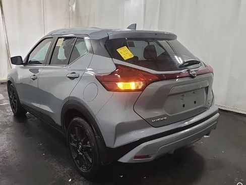 Used 2023 Nissan Kicks SV FWD image 3