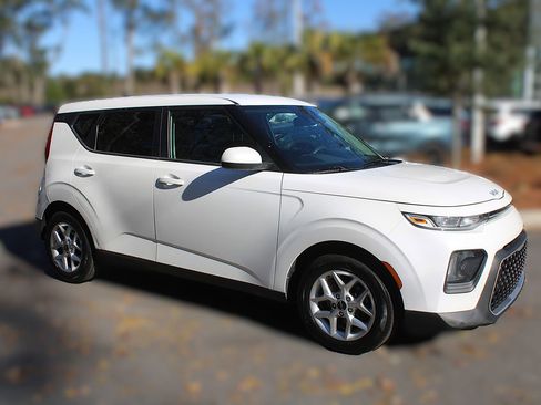 Certified 2022 Kia Soul LX w/ Technology Package image 14