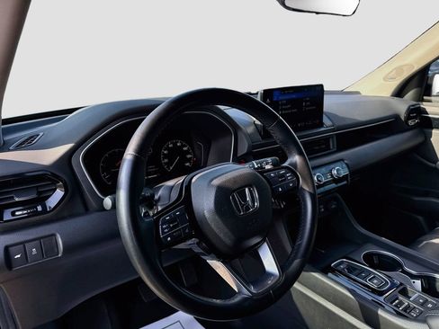 Used 2024 Honda Pilot Touring image 9