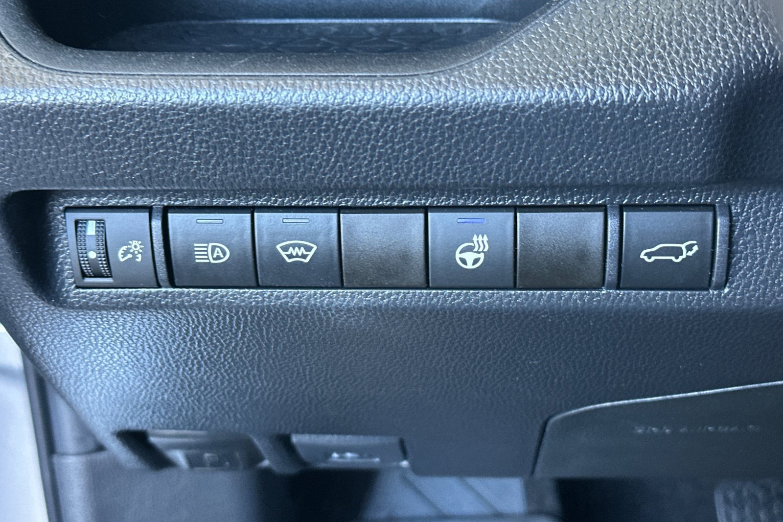 Used 2023 Toyota RAV4 XLE Premium FWD image 32