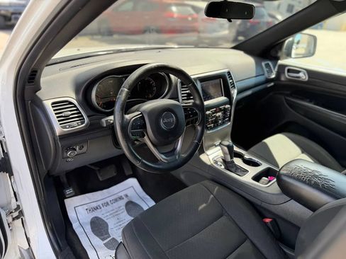 Used 2019 Jeep Grand Cherokee Laredo image 21