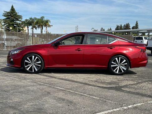 Used 2020 Nissan Altima 2.5 SR w/ Premium Package FWD image 6