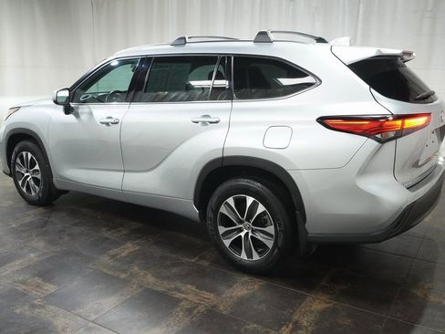 Certified 2020 Toyota Highlander XLE image 9
