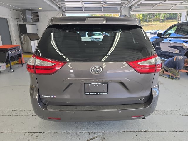 Used 2015 Toyota Sienna XLE Premium FWD image 4