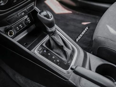 Used 2020 Hyundai Accent SE image 28