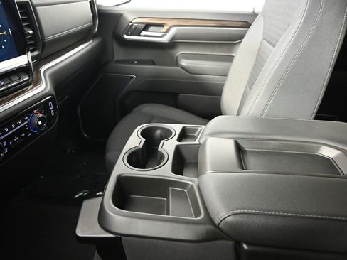 Used 2022 Chevrolet Silverado 1500 LT AWD/4WD image 32