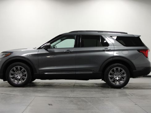 Used 2025 Ford Explorer Active w/ Active Comfort Package AWD/4WD image 7