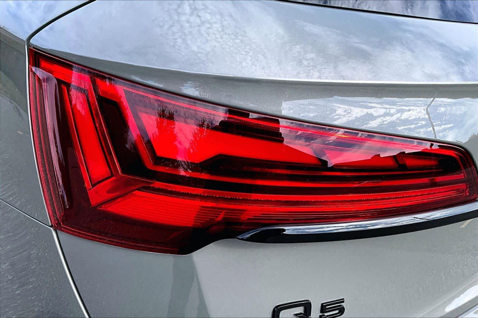 Used 2024 Audi Q5 e Premium Plus w/ Premium Plus Package AWD/4WD image 28