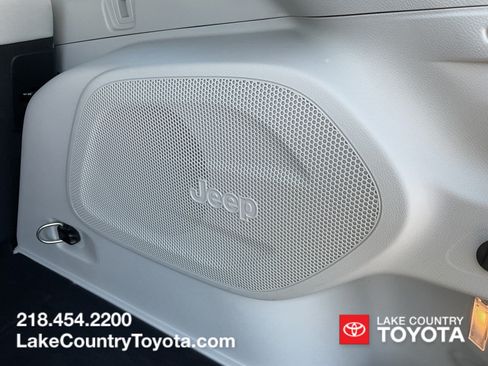 Used 2019 Jeep Cherokee Limited AWD/4WD image 12