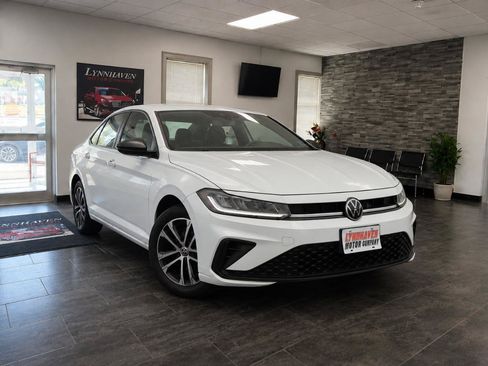 Used 2025 Volkswagen Jetta Sport FWD image 2