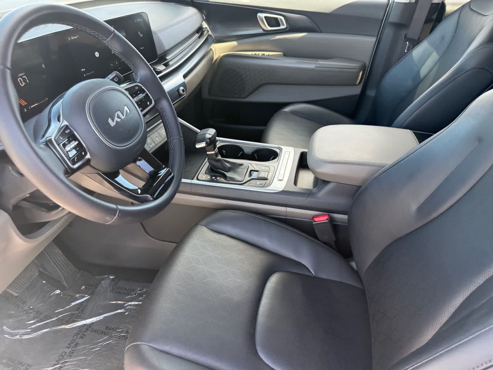 Used 2025 Kia Carnival FWD image 13