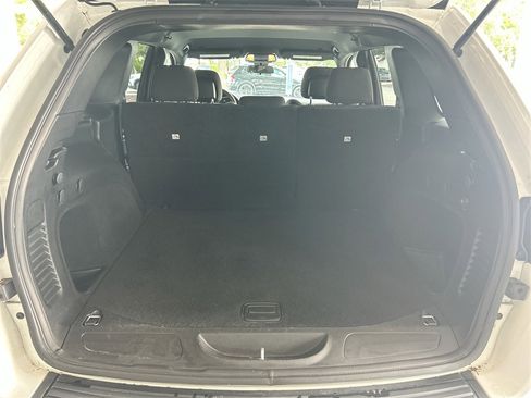 Used 2021 Jeep Grand Cherokee Laredo image 41