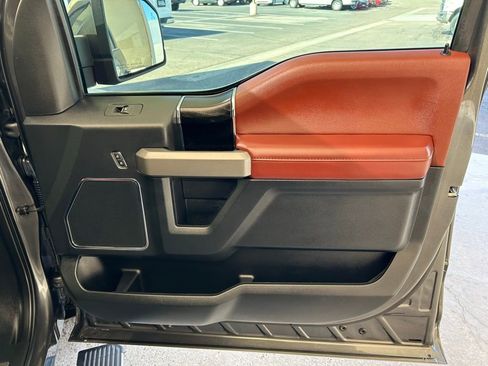 Used 2019 Ford F150 Platinum w/ Equipment Group 701A Luxury image 17