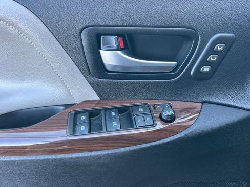 Certified 2020 Toyota Sienna Limited Premium FWD image 13