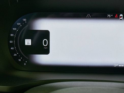 Certified 2024 Volvo V60 B5 Cross Country Ultimate w/ Protection Package Premier AWD/4WD image 12