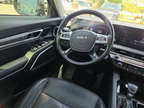 Used 2023 Kia Telluride EX w/ EX Captain's Chair Package FWD image 9