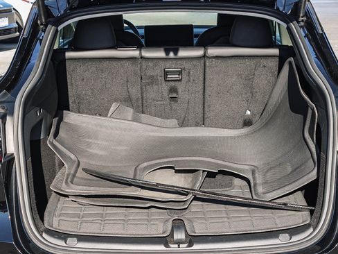 Used 2024 Tesla Model Y Long Range image 26