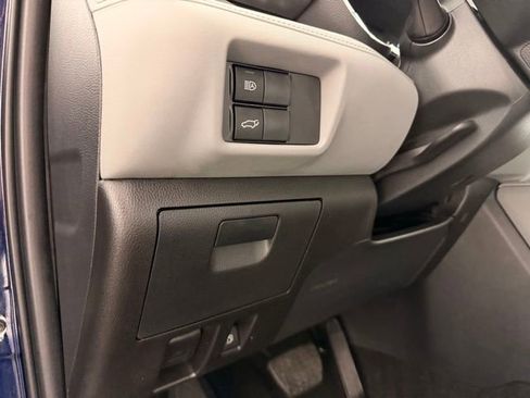 Used 2024 Toyota Highlander XLE AWD/4WD image 19