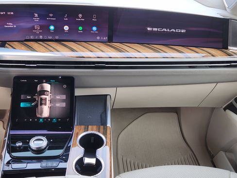 Used 2025 Cadillac Escalade ESV Sport Platinum image 32