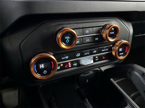 Used 2025 Ford Bronco Badlands image 19