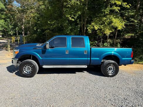 Used 2002 Ford F250 Lariat AWD/4WD image 2