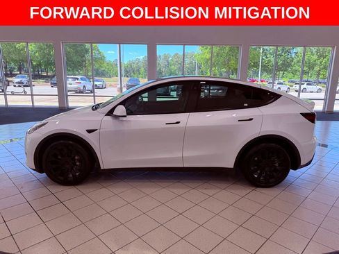 Used 2023 Tesla Model Y Long Range AWD/4WD image 4