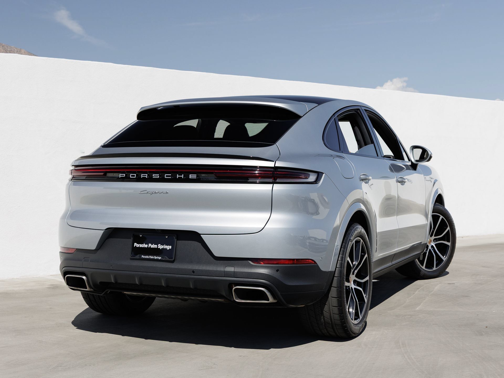 Certified 2025 Porsche Cayenne Coupe AWD/4WD image 7