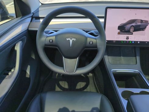 Used 2024 Tesla Model Y Long Range image 15