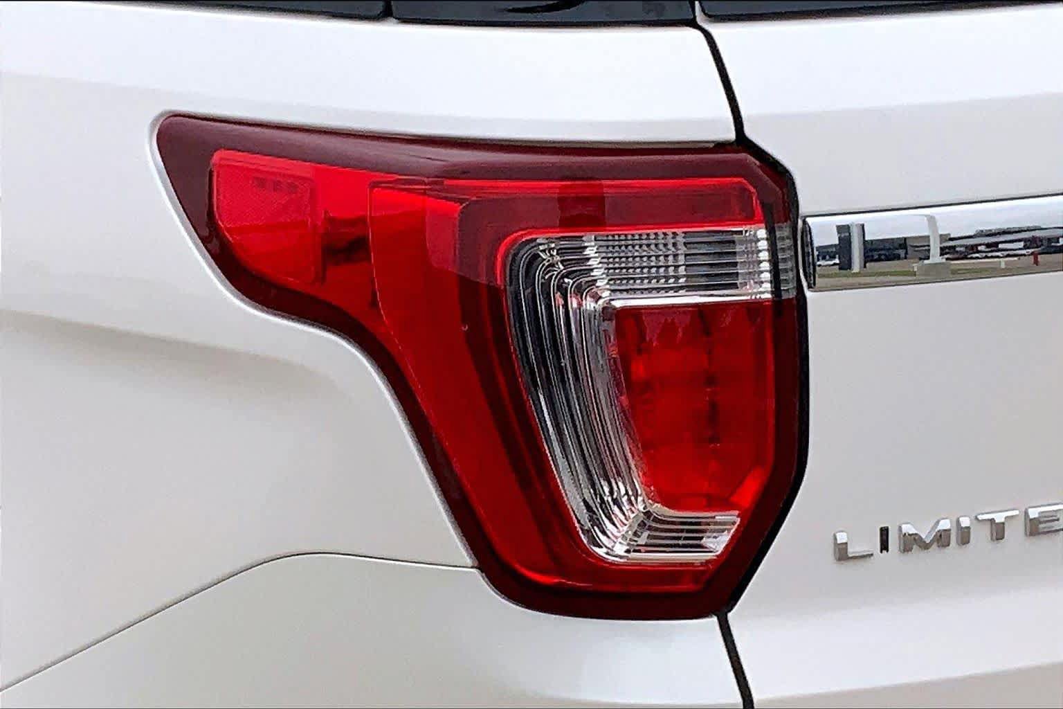 Used 2017 Ford Explorer Limited w/ Equipment Group 303A AWD/4WD image 28
