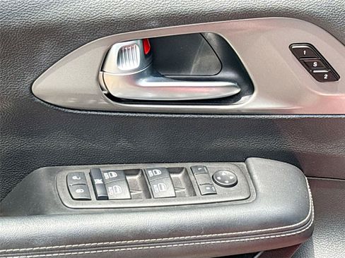Used 2025 Chrysler Pacifica Select FWD image 17
