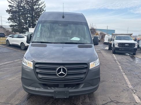 Used 2022 Mercedes-Benz Sprinter 2500 image 16