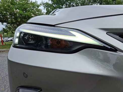 Used 2024 Lexus NX 250 FWD image 9