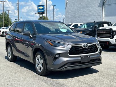 Used 2023 Toyota Highlander LE