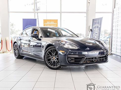 Used 2023 Porsche Panamera 4 Platinum Edition w/ Assistance Package AWD/4WD image 3