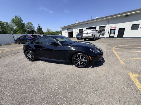 Used 2025 Toyota GR86 RWD image 9