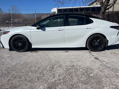 Used 2022 Toyota Camry XSE image 9