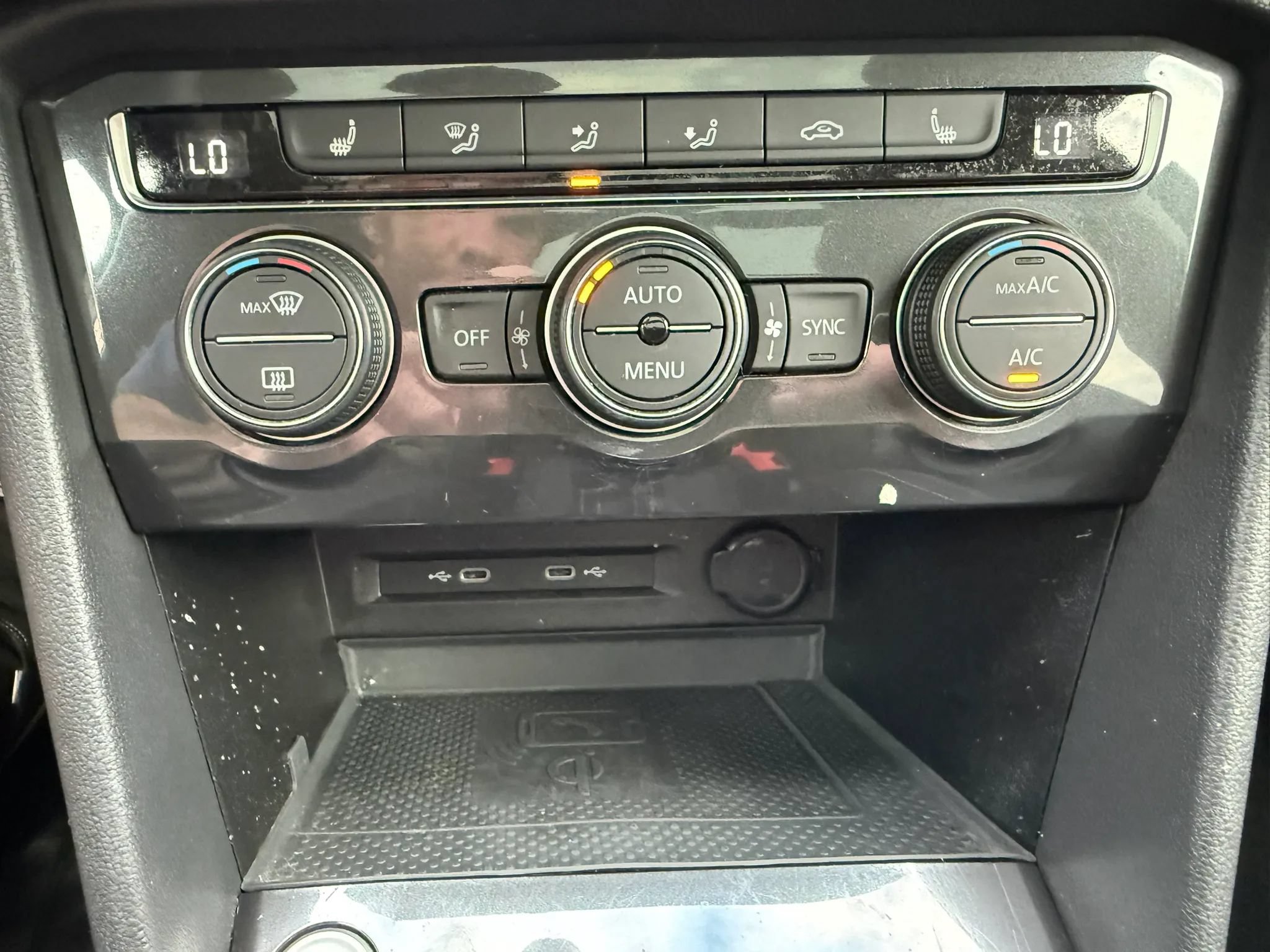 Used 2021 Volkswagen Tiguan SE w/ Panoramic Sunroof Package FWD image 25