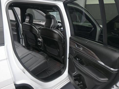 Used 2024 Jeep Grand Cherokee Overland w/ Luxury Tech Group IV AWD/4WD image 42