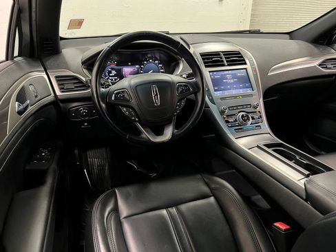 Used 2020 Lincoln MKZ image 9