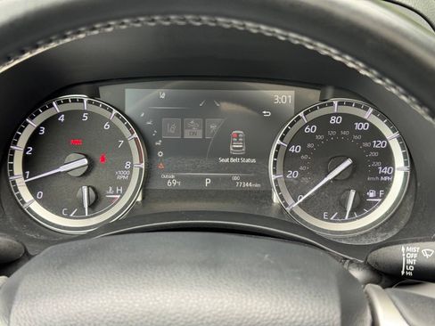 Used 2022 Toyota Highlander XLE AWD/4WD image 6