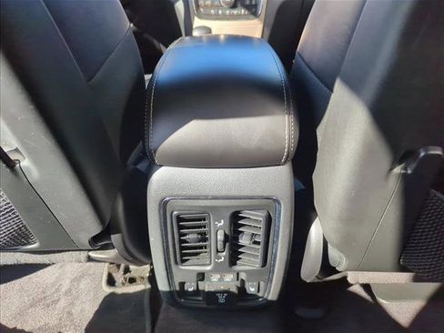 Used 2017 Jeep Grand Cherokee Limited w/ Luxury Group II image 16