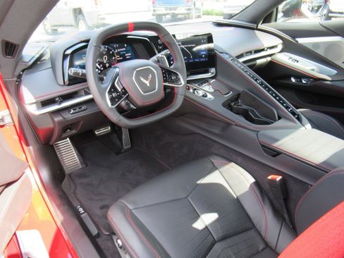 Used 2024 Chevrolet Corvette Stingray Premium Conv w/ Z51 Performance Package RWD image 16