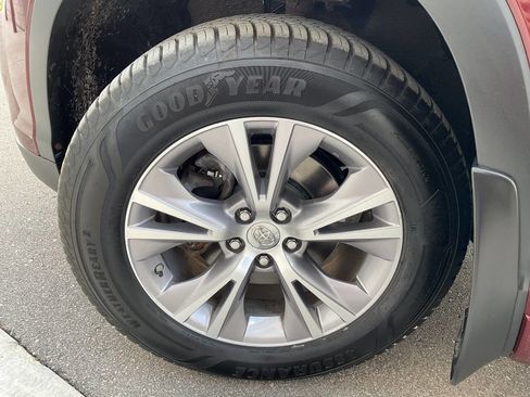 Used 2015 Toyota Highlander XLE AWD/4WD image 48