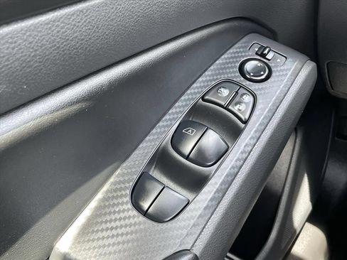 Used 2025 Nissan Altima 2.5 SV FWD image 12