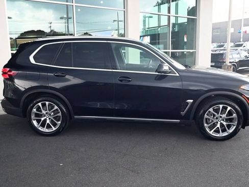 Used 2024 BMW X5 xDrive40i w/ Premium Package AWD/4WD image 9