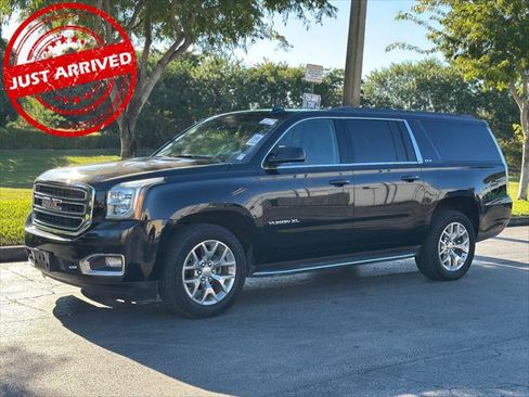 Used 2017 GMC Yukon XL SLE w/ SLE Value Package image 2