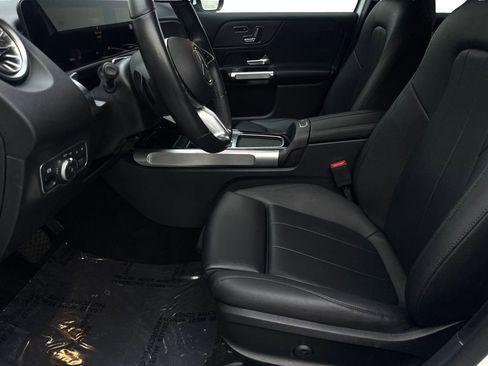 Used 2025 Mercedes-Benz GLB 250 4MATIC image 26