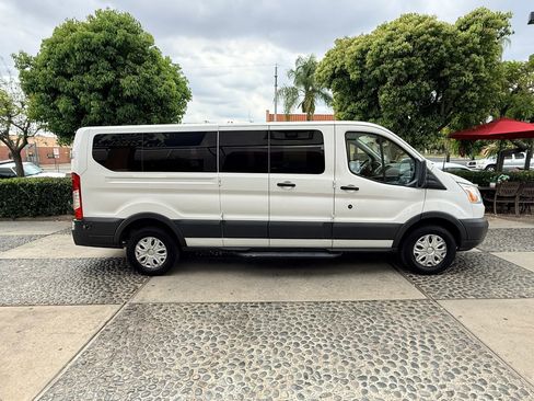 Used 2016 Ford Transit 350 XLT image 4